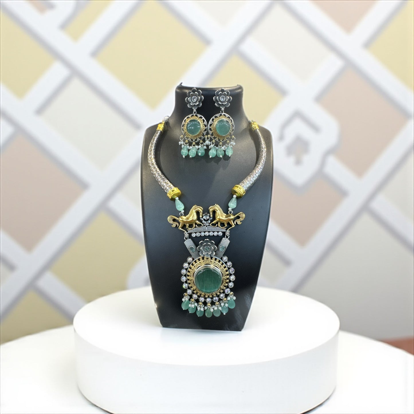 Mint Royale Necklace Set