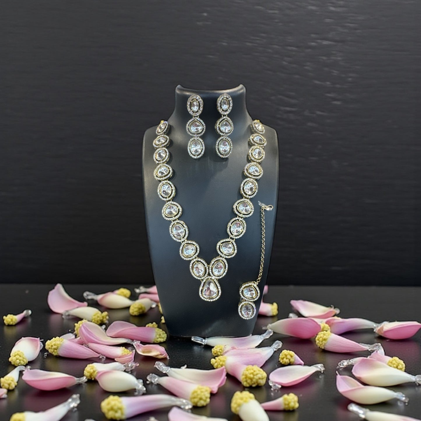 Eira Glow Dimond Necklace with Maang tikka