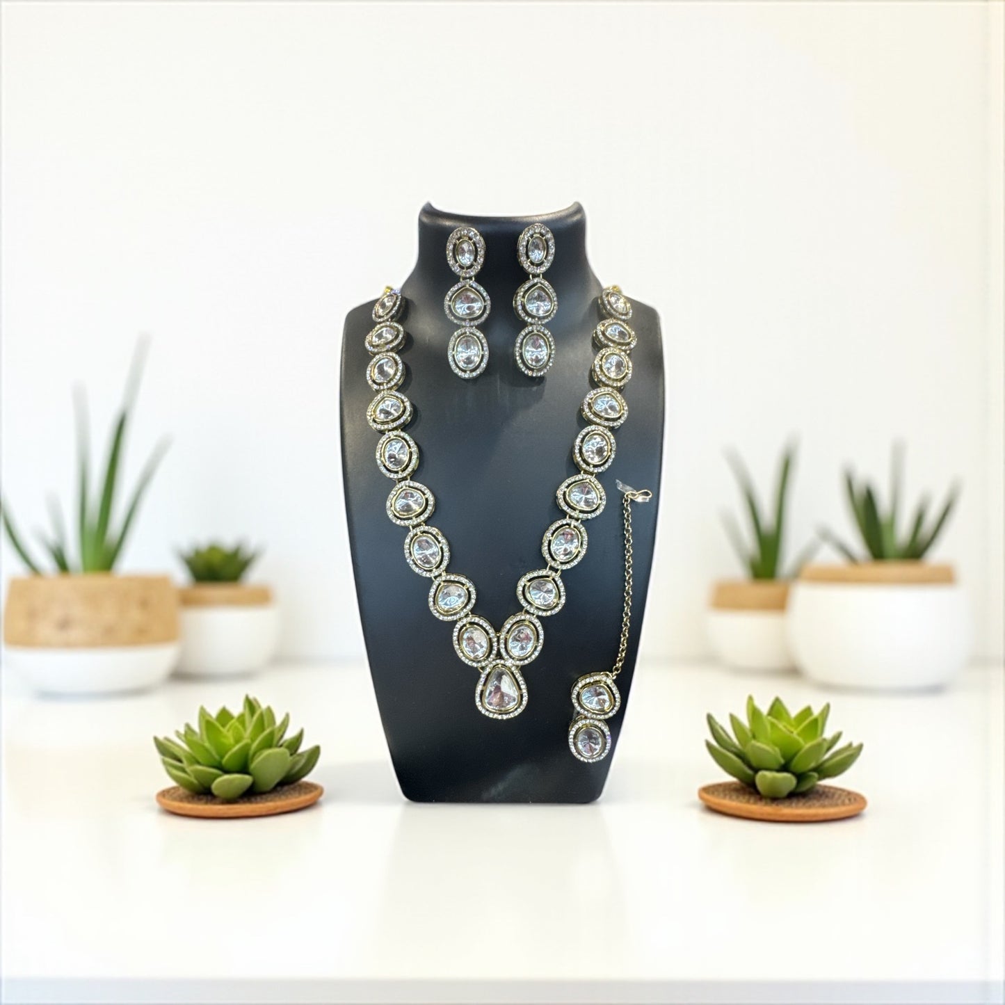 Eira Glow Dimond Necklace with Maang tikka