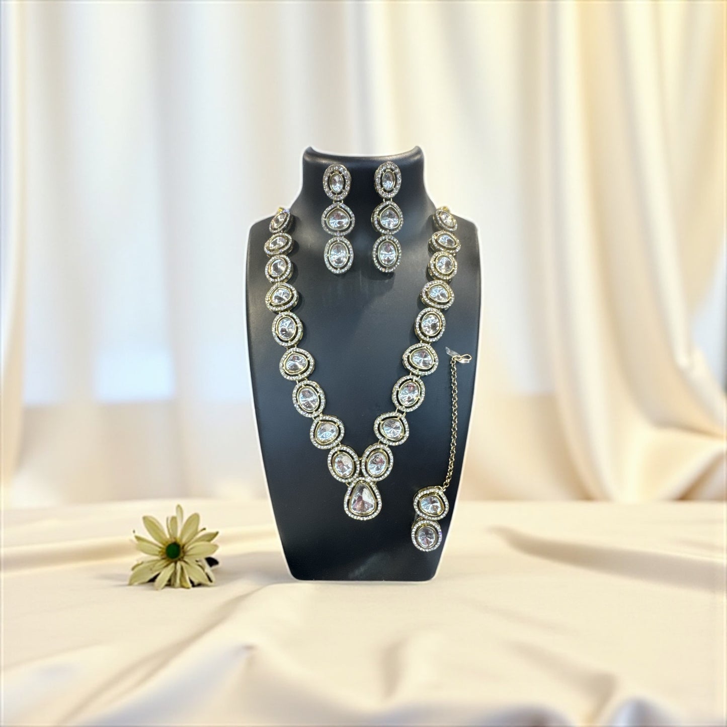 Eira Glow Dimond Necklace with Maang tikka