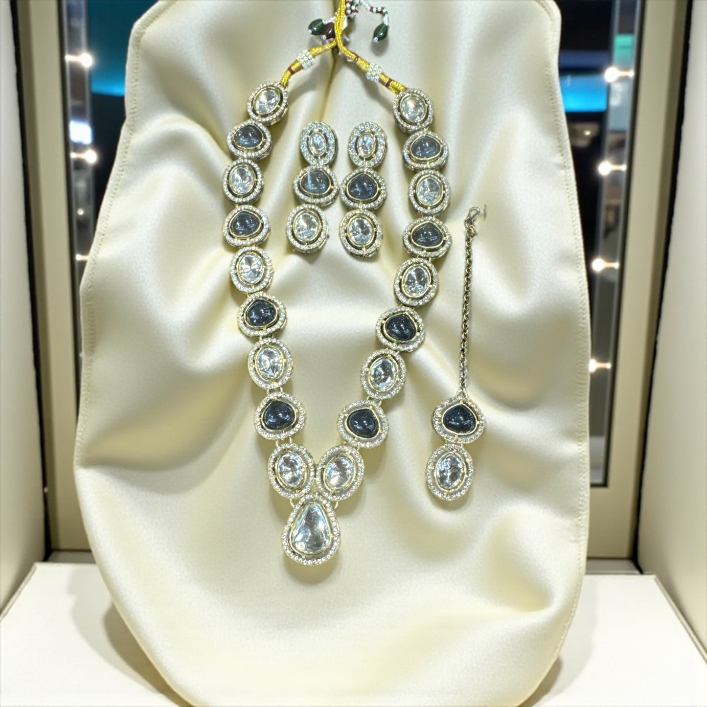 Eira Glow Dimond Necklace with Maang tikka